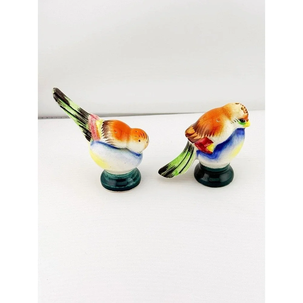 Vintage 1950's-60's Japanese hand painted birds salt & pepper shakers.